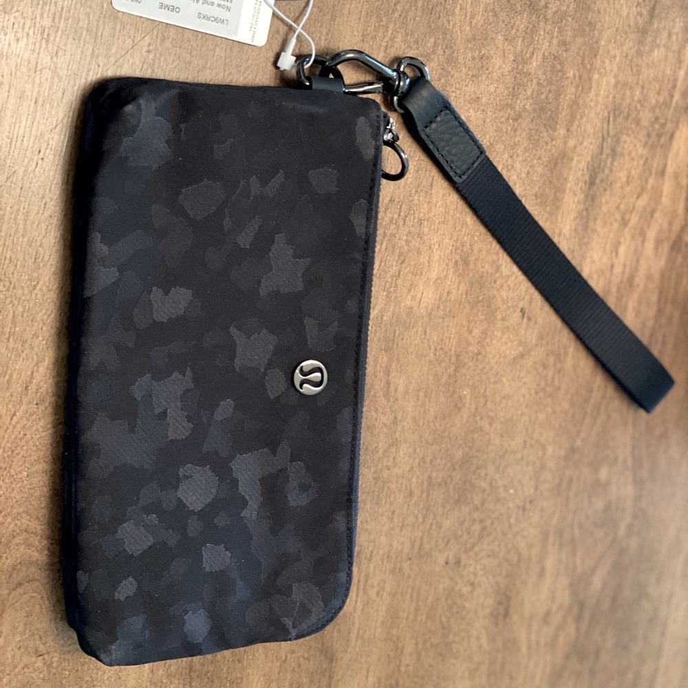 Lululemon clutch